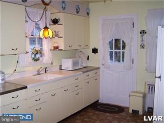 221 Walnut Lane Riegelsville, PA 18077 - Photo 7 of 11
