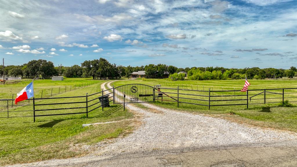 5288 Bennett Road Millsap, TX 76066 - Photo 2 of 40