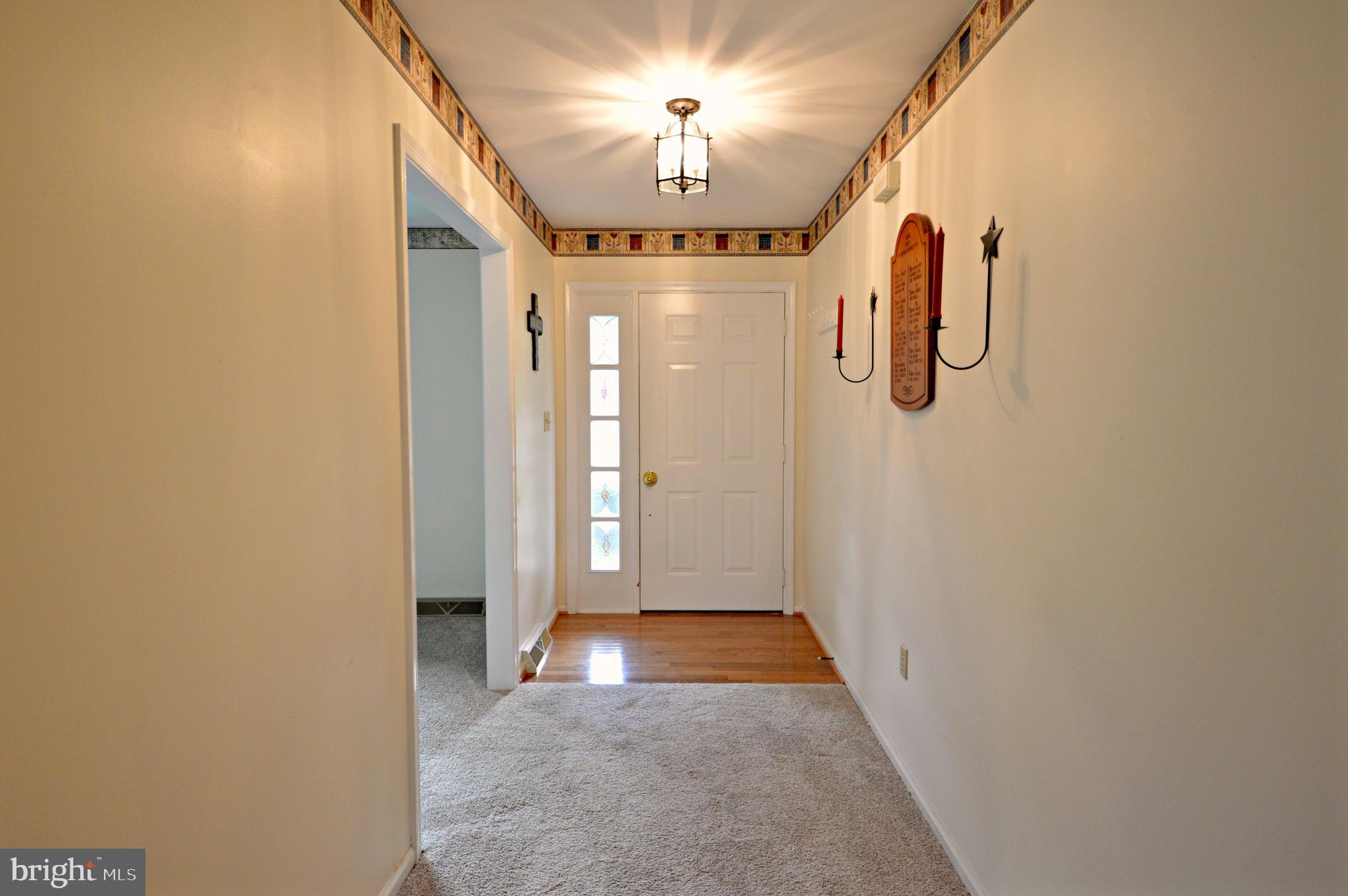 114 Pleasant View Drive Lititz, PA 17543 - Photo 3 of 26 Entry hallway