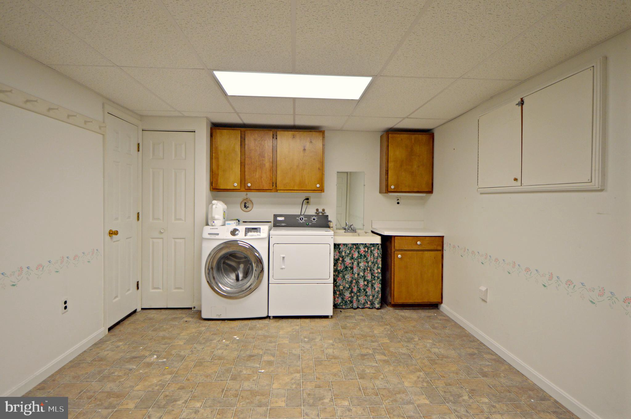 114 Pleasant View Drive Lititz, PA 17543 - Photo 21 of 26 Huge laundry room