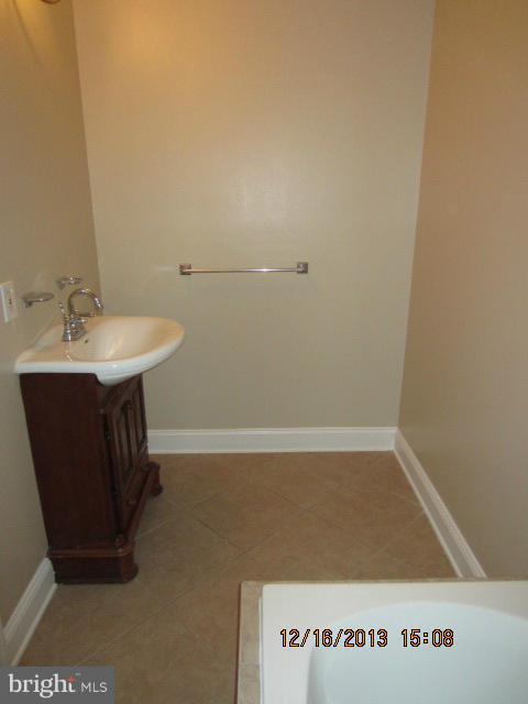 3716 Falls Road Baltimore, MD 21211 - Photo 11 of 13 Bath (Master)