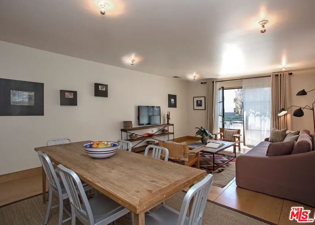 309 South Hamel Road Los Angeles, CA 90048 - Photo 14 of 34 a view of a dining room with furniture