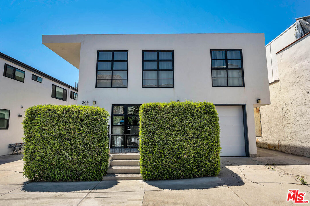 309 South Hamel Road Los Angeles, CA 90048 - Photo 2 of 34 front view of a house