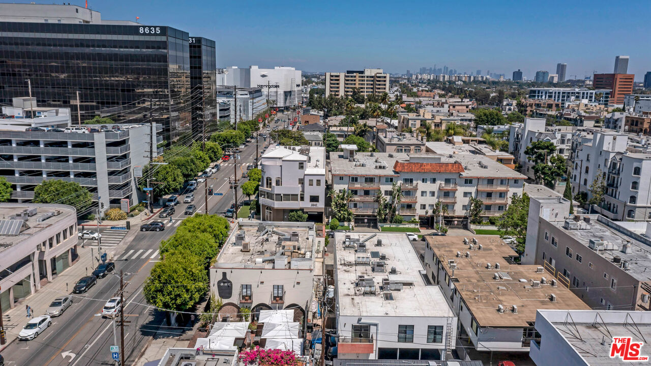 309 South Hamel Road Los Angeles, CA 90048 - Photo 31 of 34 a view of city with tall buildings