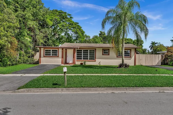 $2,500 | 6143 Northwest 22nd Street, Pompano Beach, FL 33063