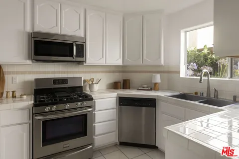 $949,000 | 4003 Sunset Drive, Unit 8, Los Angeles, CA 90027