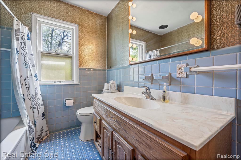 2209 Ridgemont Road Grosse Pointe Woods, MI 48236 - Photo 16 of 44