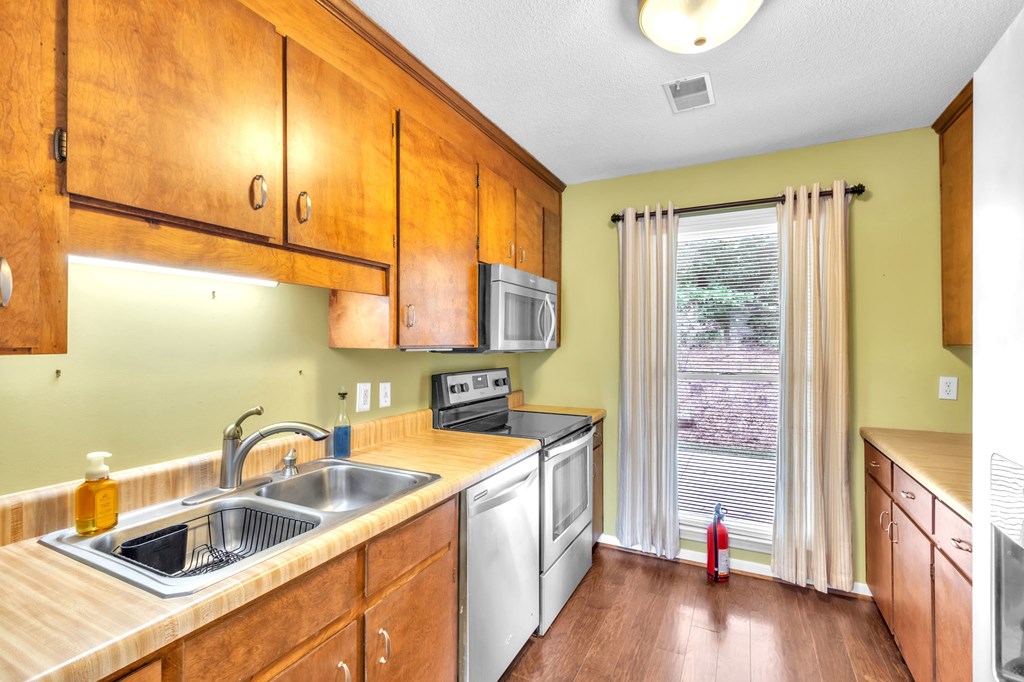 1291 Calhoun Road Greenwood, SC 29649 - Photo 9 of 27