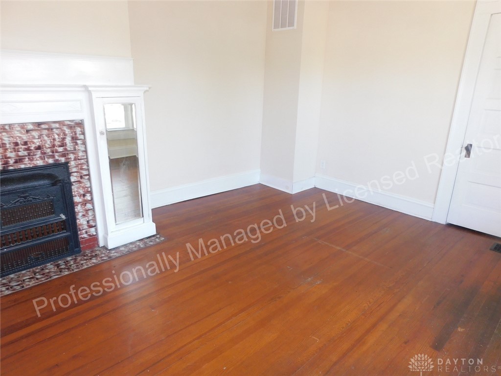 1452 1/2 North Limestone Street Springfield, OH 45503 - Photo 3 of 13