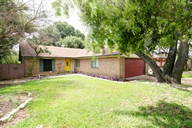 $2,200 | 908 Echo Lane, Austin, TX 78745