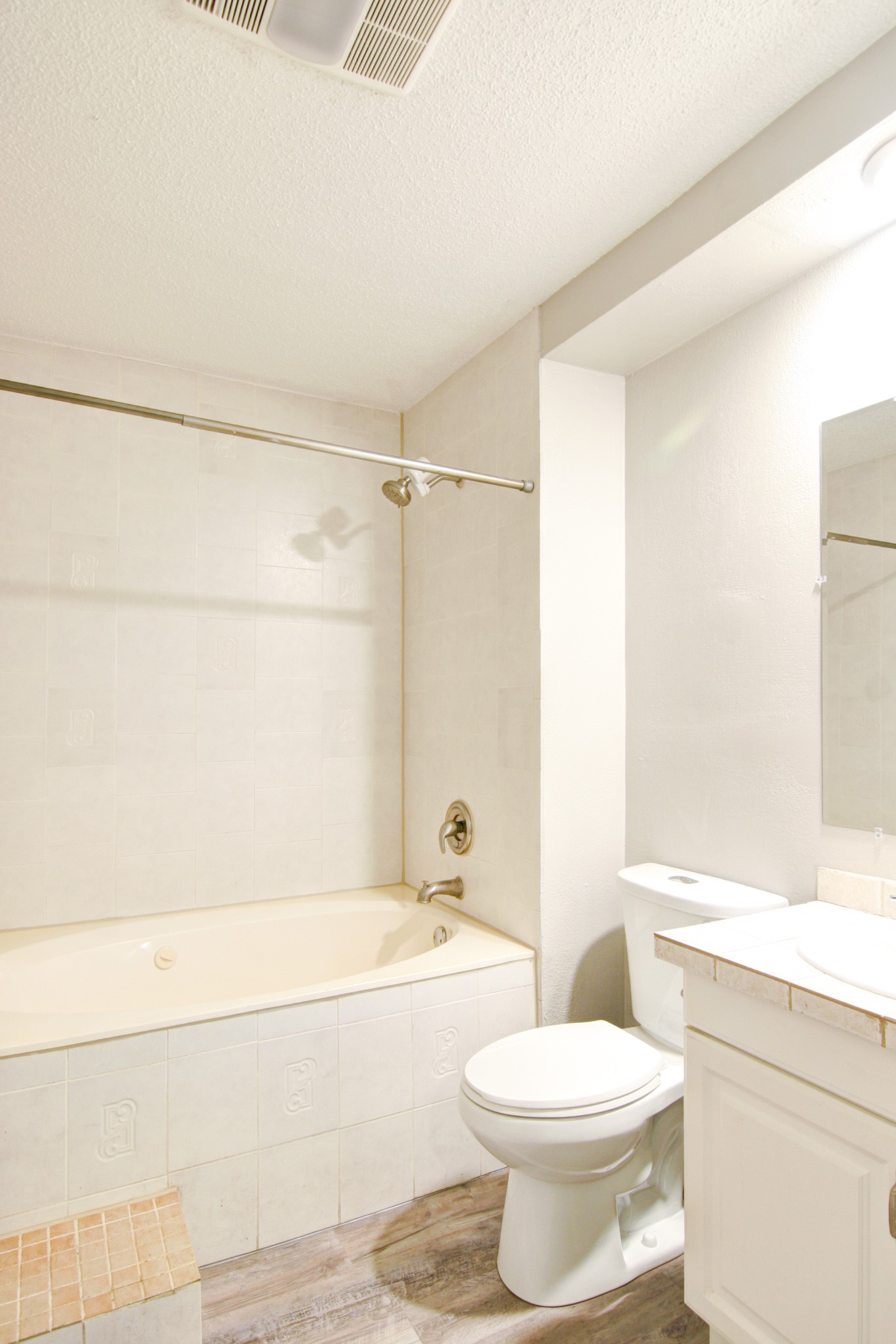 908 Echo Lane Austin, TX 78745 - Photo 16 of 24 a bathroom with a toilet a sink and bathtub