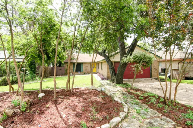 $2,200 | 908 Echo Lane, Austin, TX 78745
