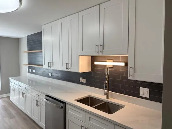 $3,700 | 1910 Chestnut Avenue, Unit C104, Glenview, IL 60025