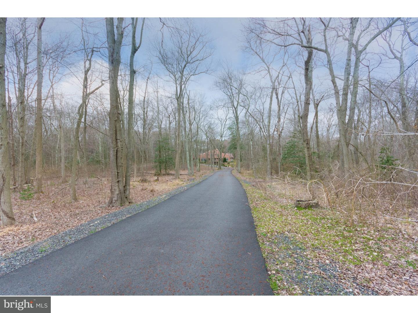 545 Greentree Road Sewell, NJ 08080 - Photo 2 of 25 Driveway