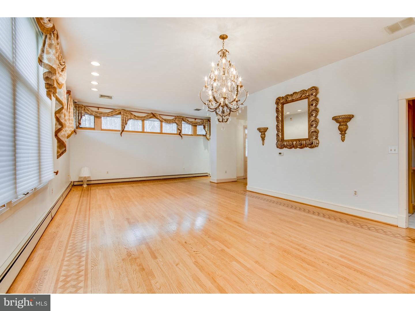 545 Greentree Road Sewell, NJ 08080 - Photo 5 of 25 Dining Room