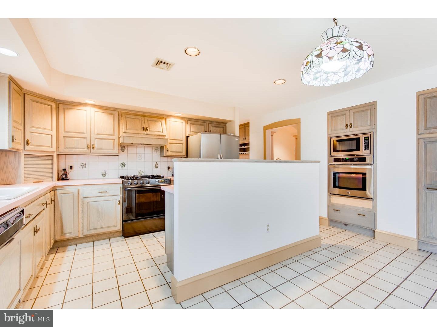 545 Greentree Road Sewell, NJ 08080 - Photo 9 of 25 Kitchen