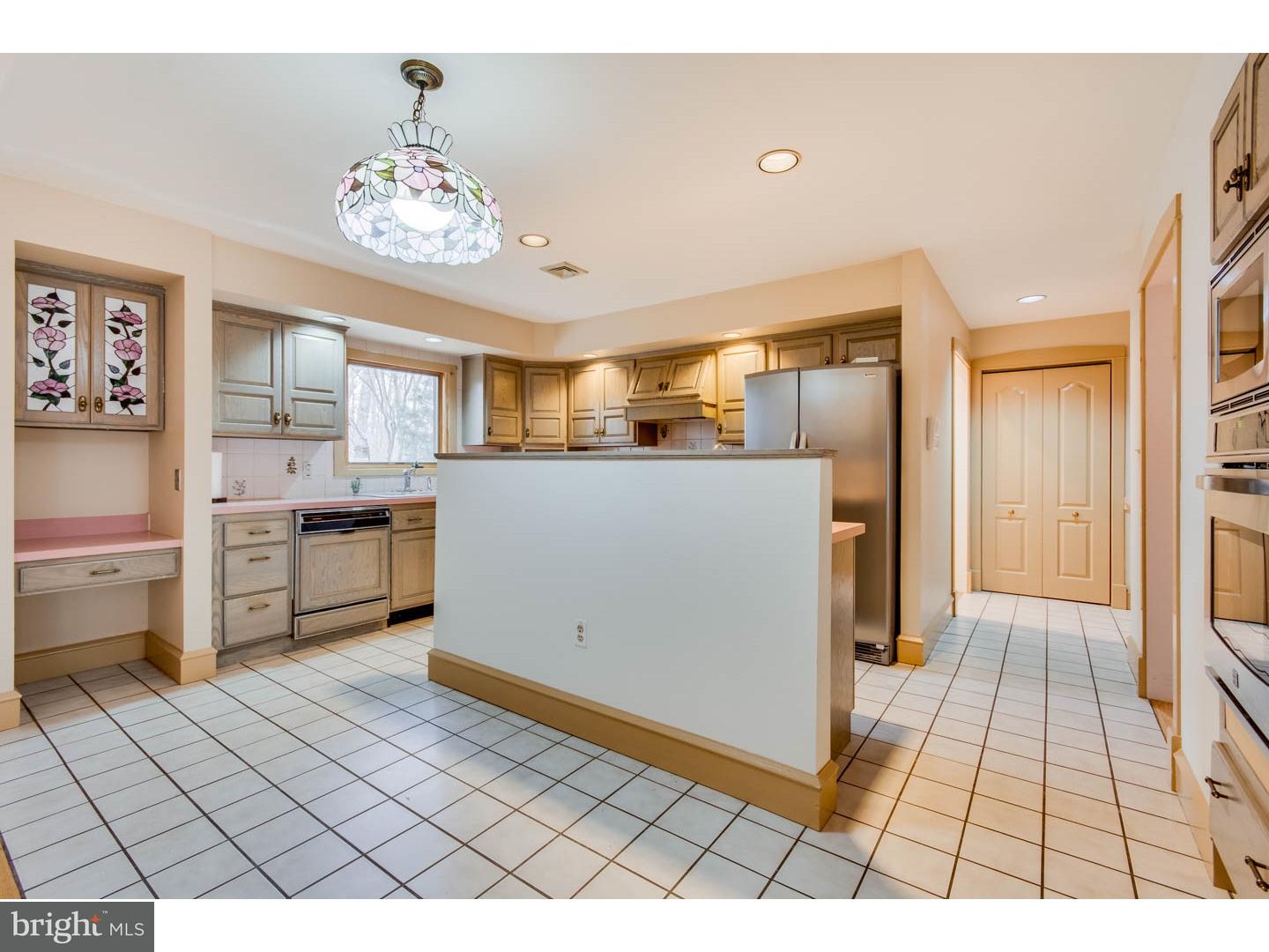 545 Greentree Road Sewell, NJ 08080 - Photo 10 of 25 Kitchen