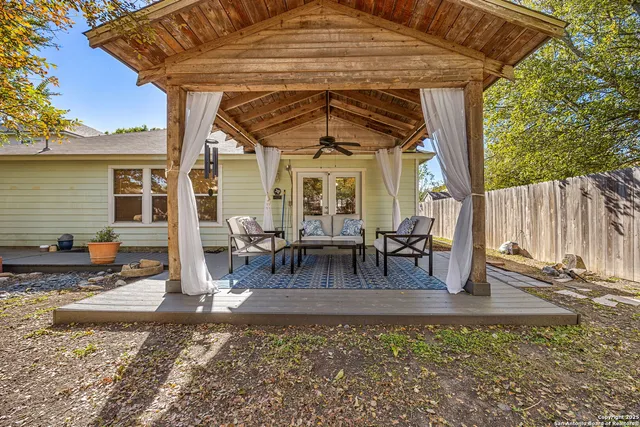 a view of a dinning tables and chairs in patio