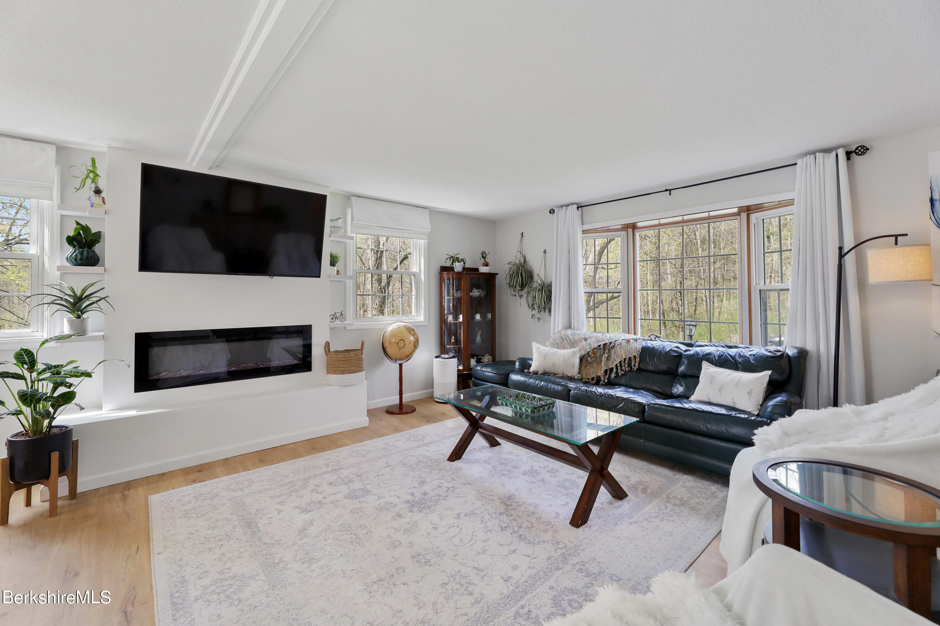 814 Partridge Road Lanesborough, MA 01237 - Photo 6 of 29 30 Living Room