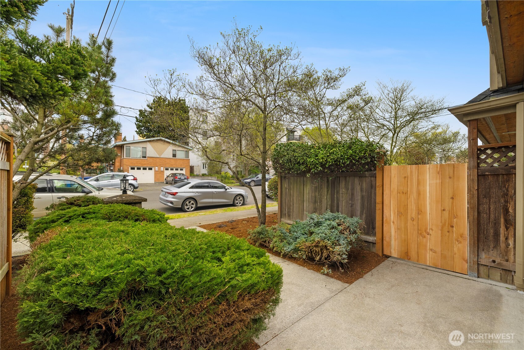 2433 Northwest 59th Street, Unit 101 Seattle, WA 98107 - Photo 4 of 35