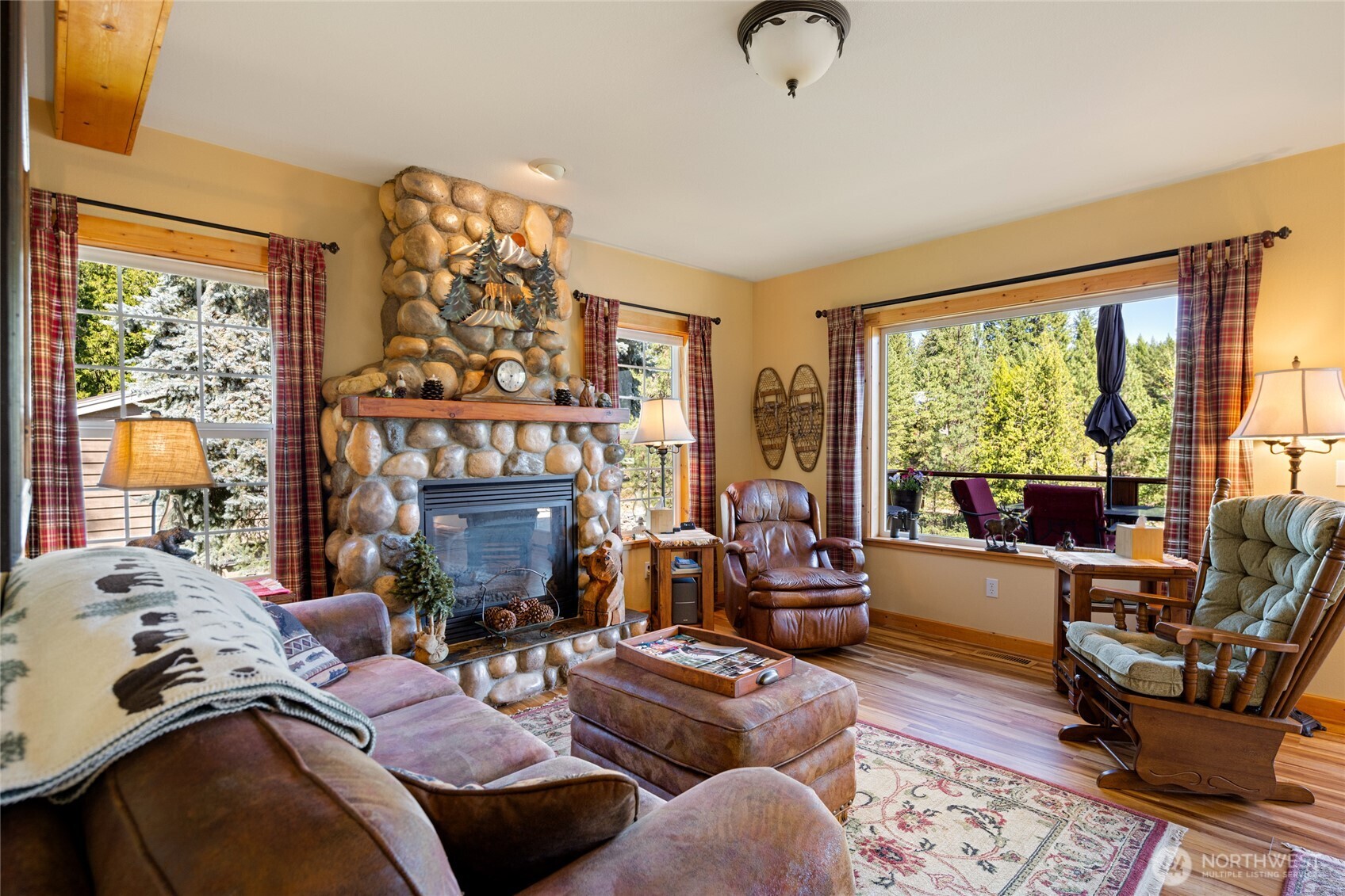 8775 Icicle Road Leavenworth, WA 98826 - Photo 6 of 39