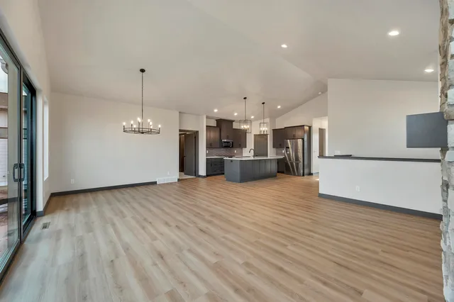 $449,900 | 315 Aldon Cir Green, Green Bay, WI 54304