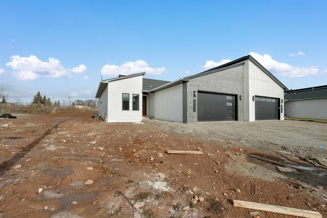 $449,900 | 315 Aldon Cir Green, Green Bay, WI 54304