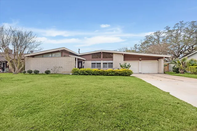 $2,400 | 3310 Longfield Circle, Houston, TX 77063