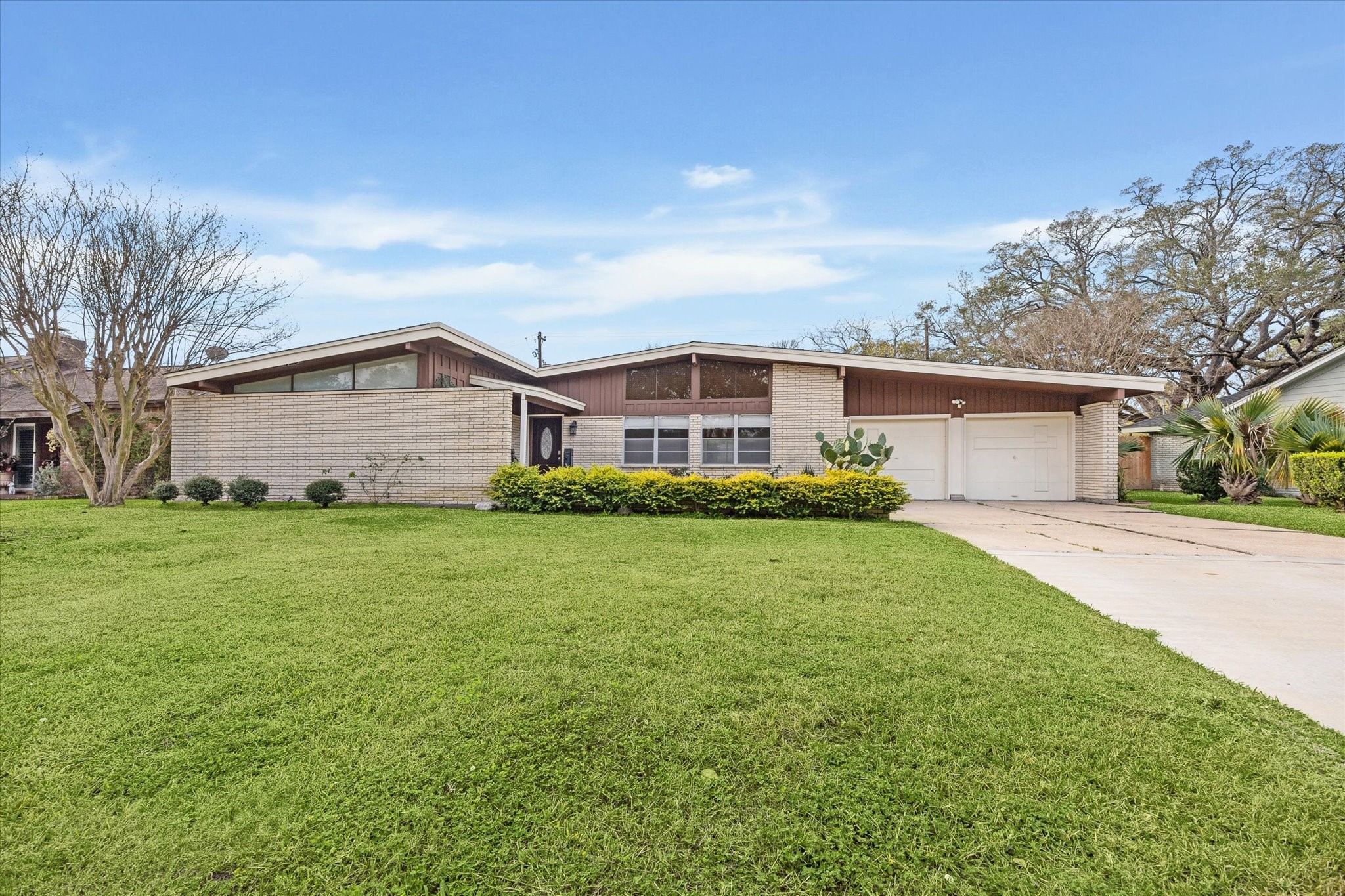 3310 Longfield Circle Houston, TX 77063 - Photo 2 of 22