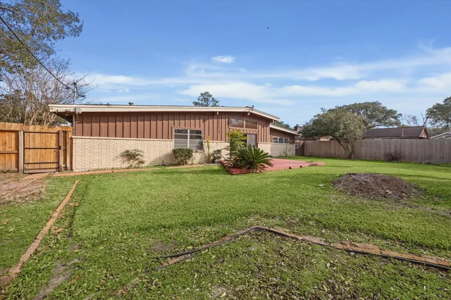 $2,400 | 3310 Longfield Circle, Houston, TX 77063