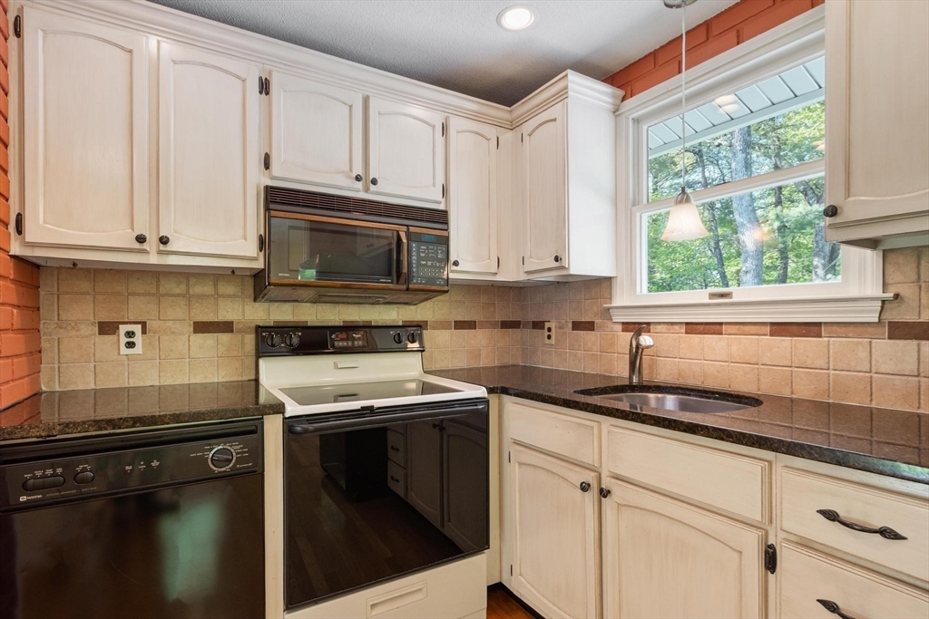 24 Meadowview Road Georgetown, MA 01833 - Photo 13 of 42