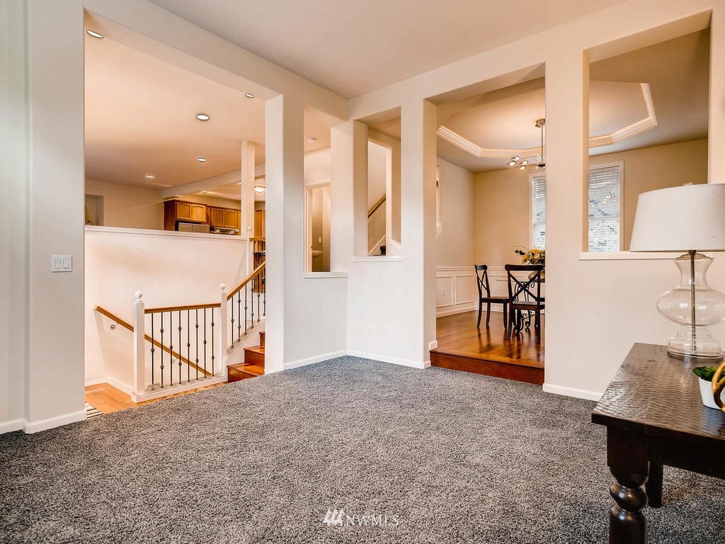 2013 Northeast 26th Place Renton, WA 98056 - Photo 3 of 25 Gallery Image 3