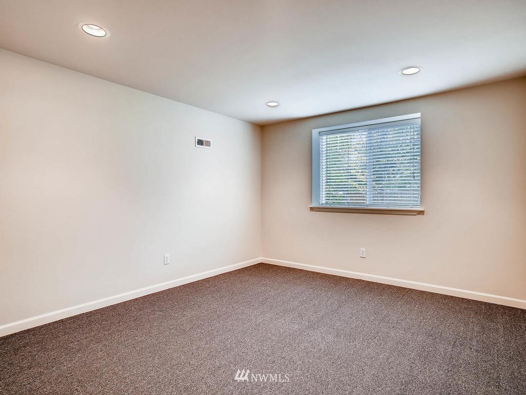 2013 Northeast 26th Place Renton, WA 98056 - Photo 22 of 25 Gallery Image 22