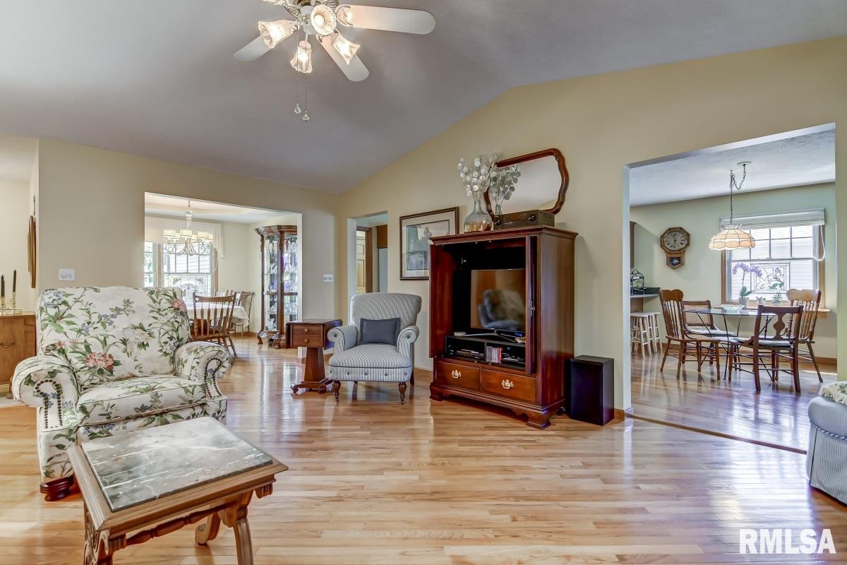 2201 Disar Drive Springfield, IL 62711 - Photo 3 of 45 Gallery Image 3