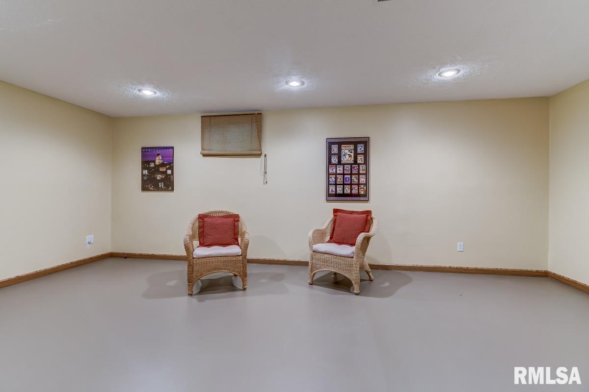 2201 Disar Drive Springfield, IL 62711 - Photo 32 of 45 Gallery Image 32