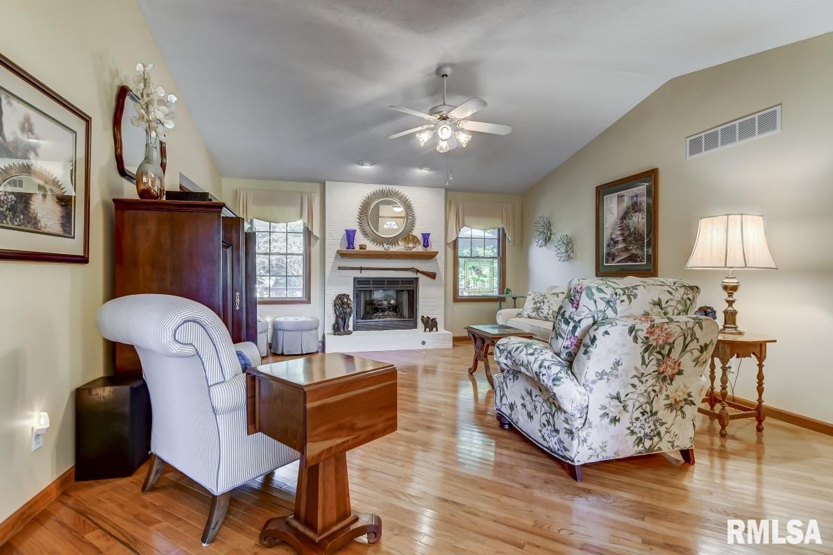 2201 Disar Drive Springfield, IL 62711 - Photo 4 of 45 Gallery Image 4