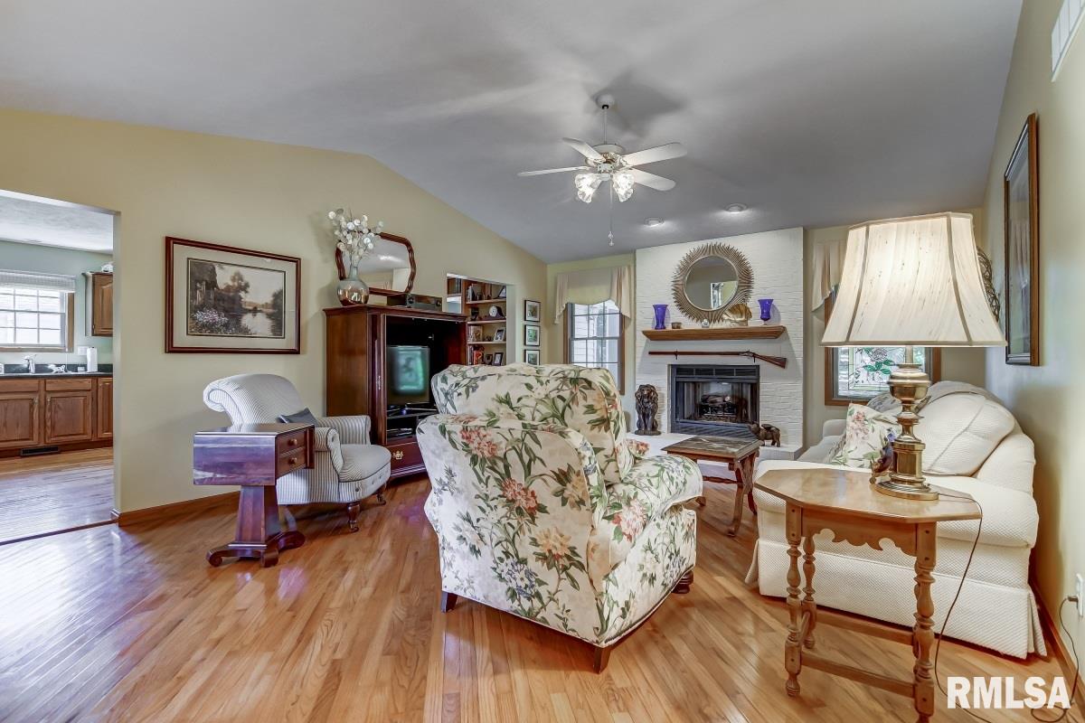 2201 Disar Drive Springfield, IL 62711 - Photo 5 of 45 Gallery Image 5