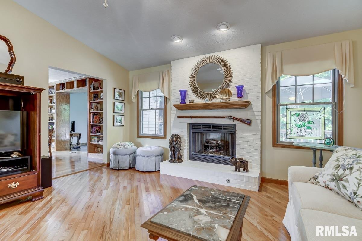 2201 Disar Drive Springfield, IL 62711 - Photo 6 of 45 Gallery Image 6