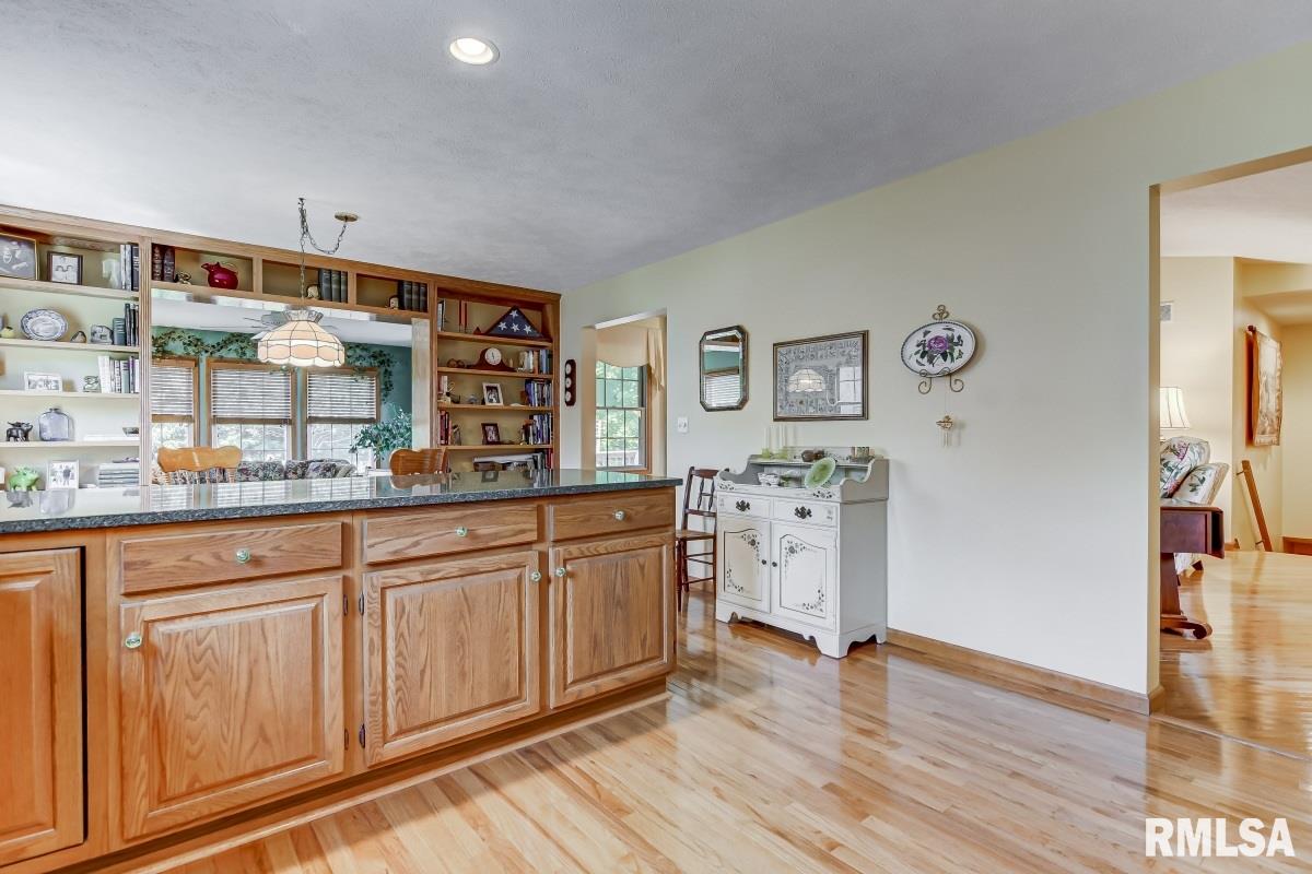 2201 Disar Drive Springfield, IL 62711 - Photo 8 of 45 Gallery Image 8