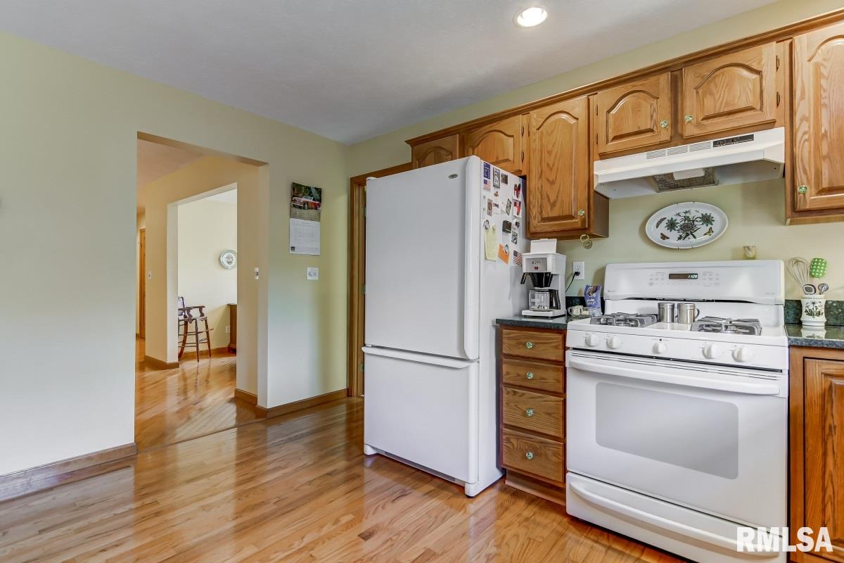 2201 Disar Drive Springfield, IL 62711 - Photo 9 of 45 Gallery Image 9