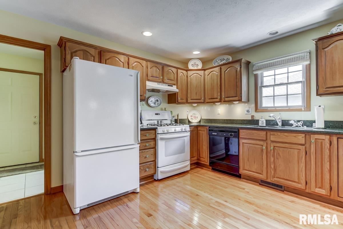 2201 Disar Drive Springfield, IL 62711 - Photo 10 of 45 Gallery Image 10