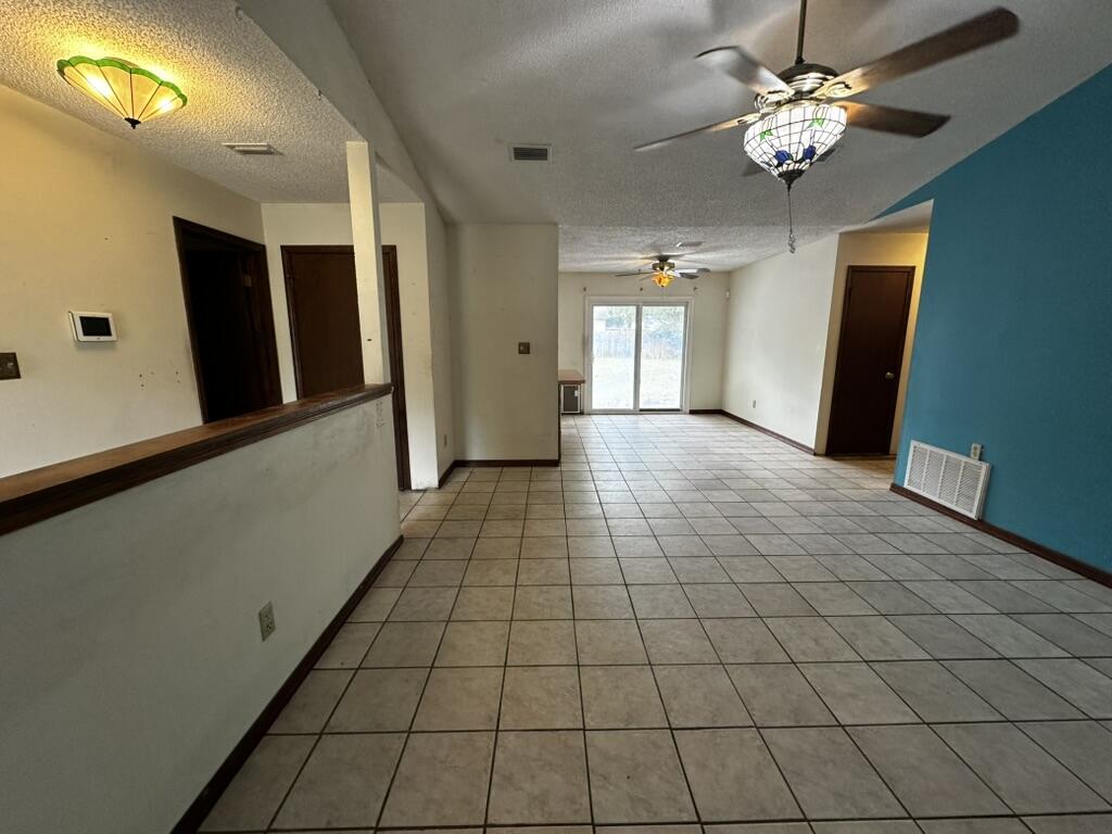 310 Springwood Circle Crestview, FL 32536 - Photo 3 of 14 Living Room