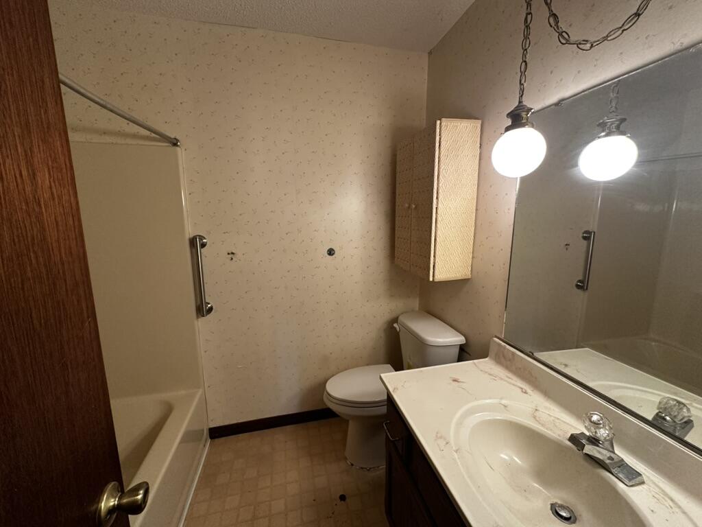 310 Springwood Circle Crestview, FL 32536 - Photo 4 of 14 Primary Bathroom