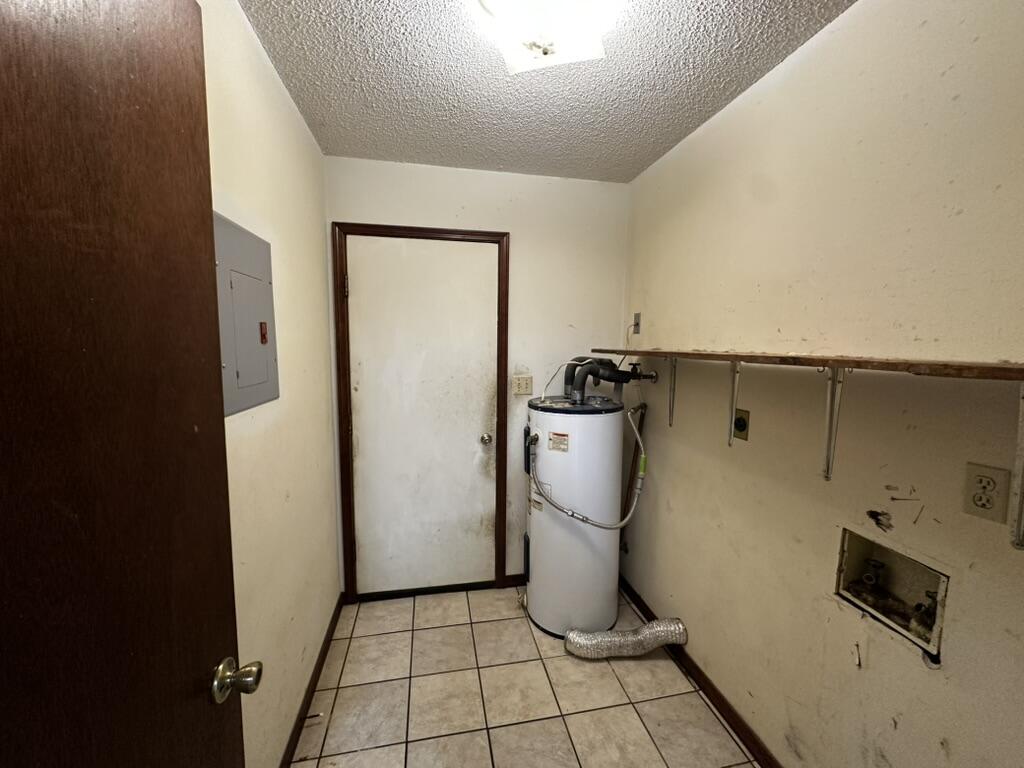 310 Springwood Circle Crestview, FL 32536 - Photo 8 of 14 Laundry