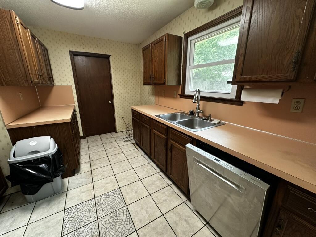 310 Springwood Circle Crestview, FL 32536 - Photo 9 of 14 Kitchen