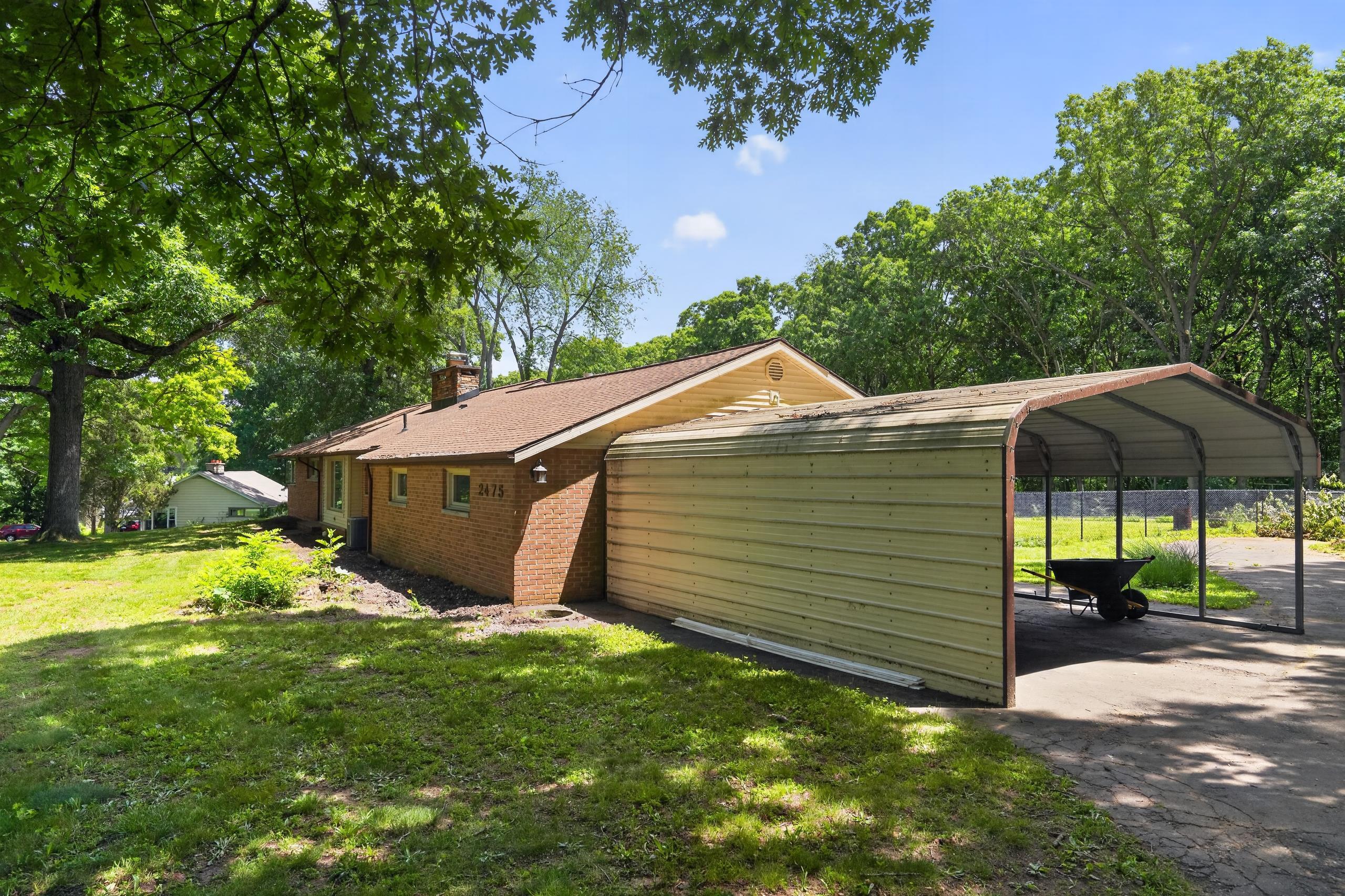 2475 Park Drive Jackson, MI 49203 - Photo 11 of 41 Park Dr carport 2