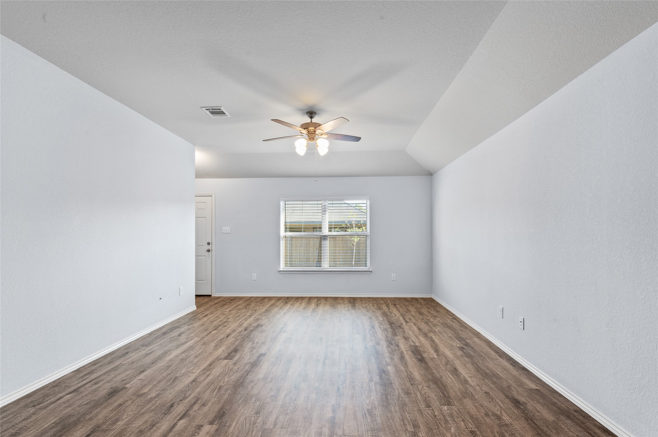 2024 Cedar Tree Court Conroe, TX 77301 - Photo 3 of 20