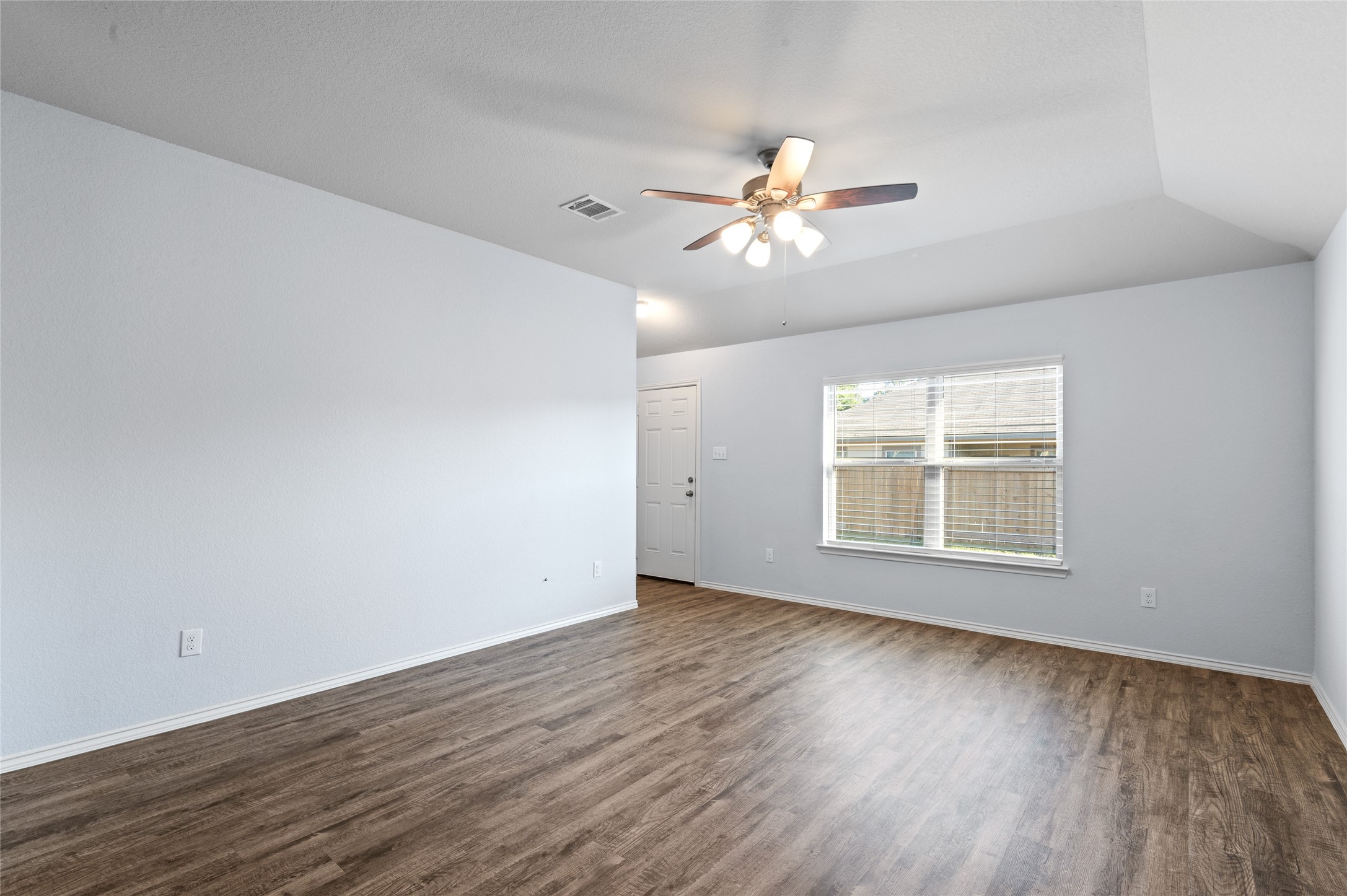 2024 Cedar Tree Court Conroe, TX 77301 - Photo 4 of 20