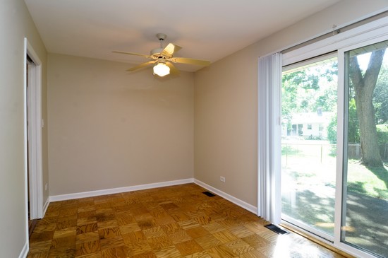 518 Charing Cross Road Elk Grove Village, IL 60007 - Photo 3 of 10 Gallery Image 3
