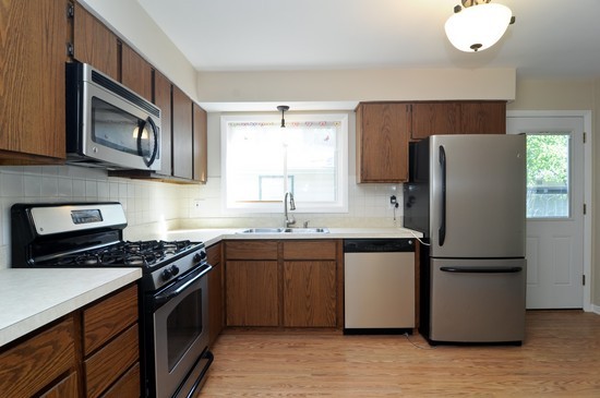 518 Charing Cross Road Elk Grove Village, IL 60007 - Photo 4 of 10 Gallery Image 4